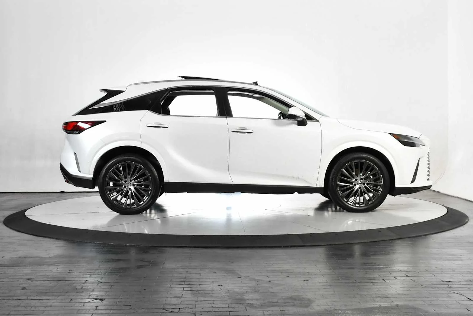 Used 2023 Eminent White Pearl Lexus Luxury image 8