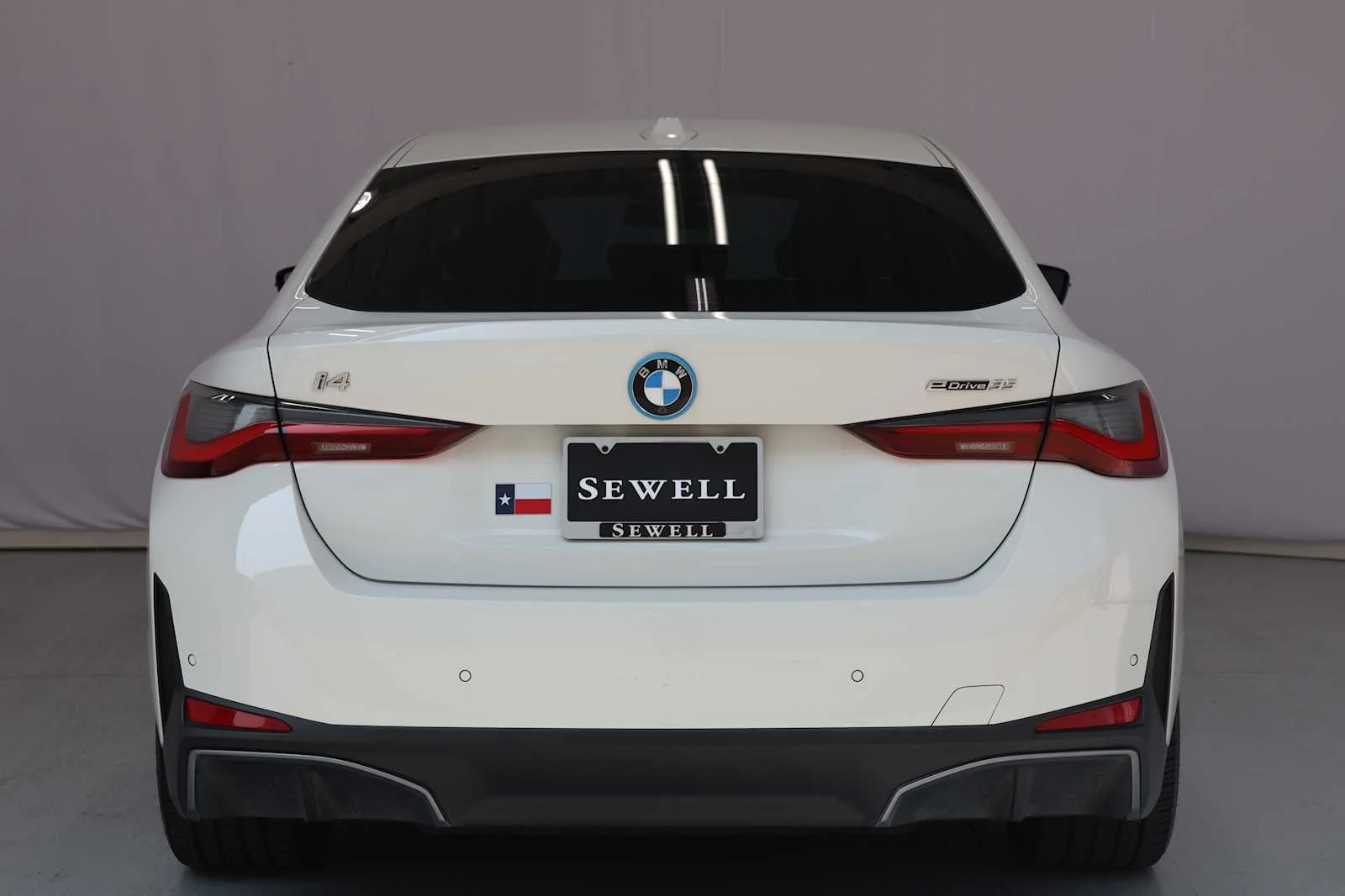 Used 2023 Alpine White BMW eDrive35 image 9