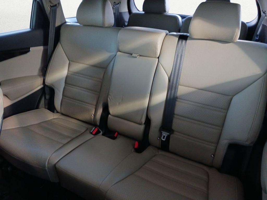 Used 2019 White Kia EX image 9