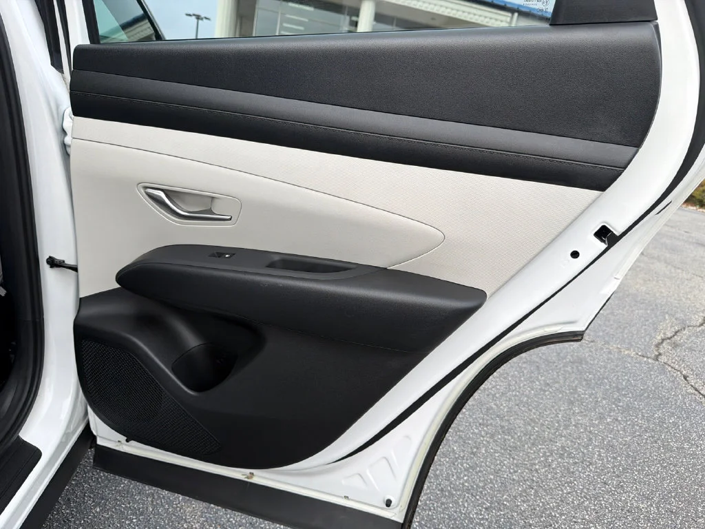 Used 2025 White Hyundai SEL image 16