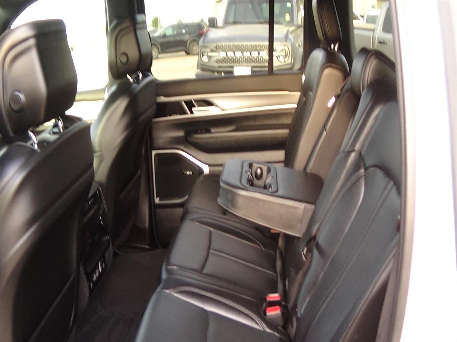 Used 2025 Bright White Clear Coat (pw7) Jeep Base image 12