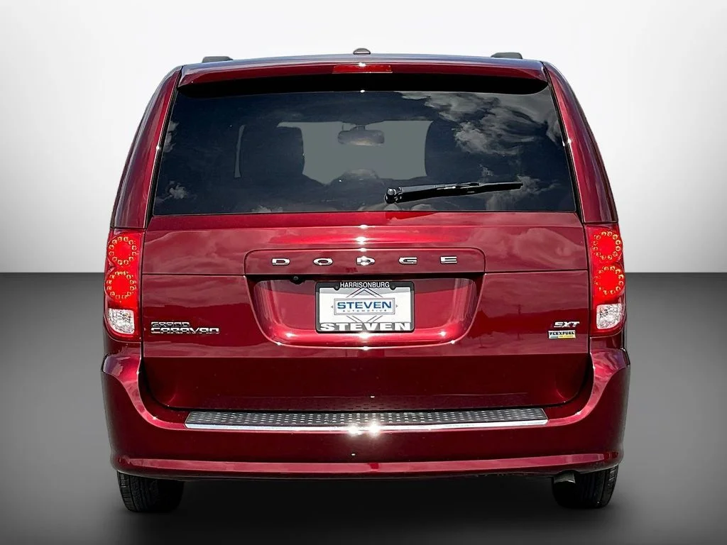 Used 2019 Red Dodge SXT image 5