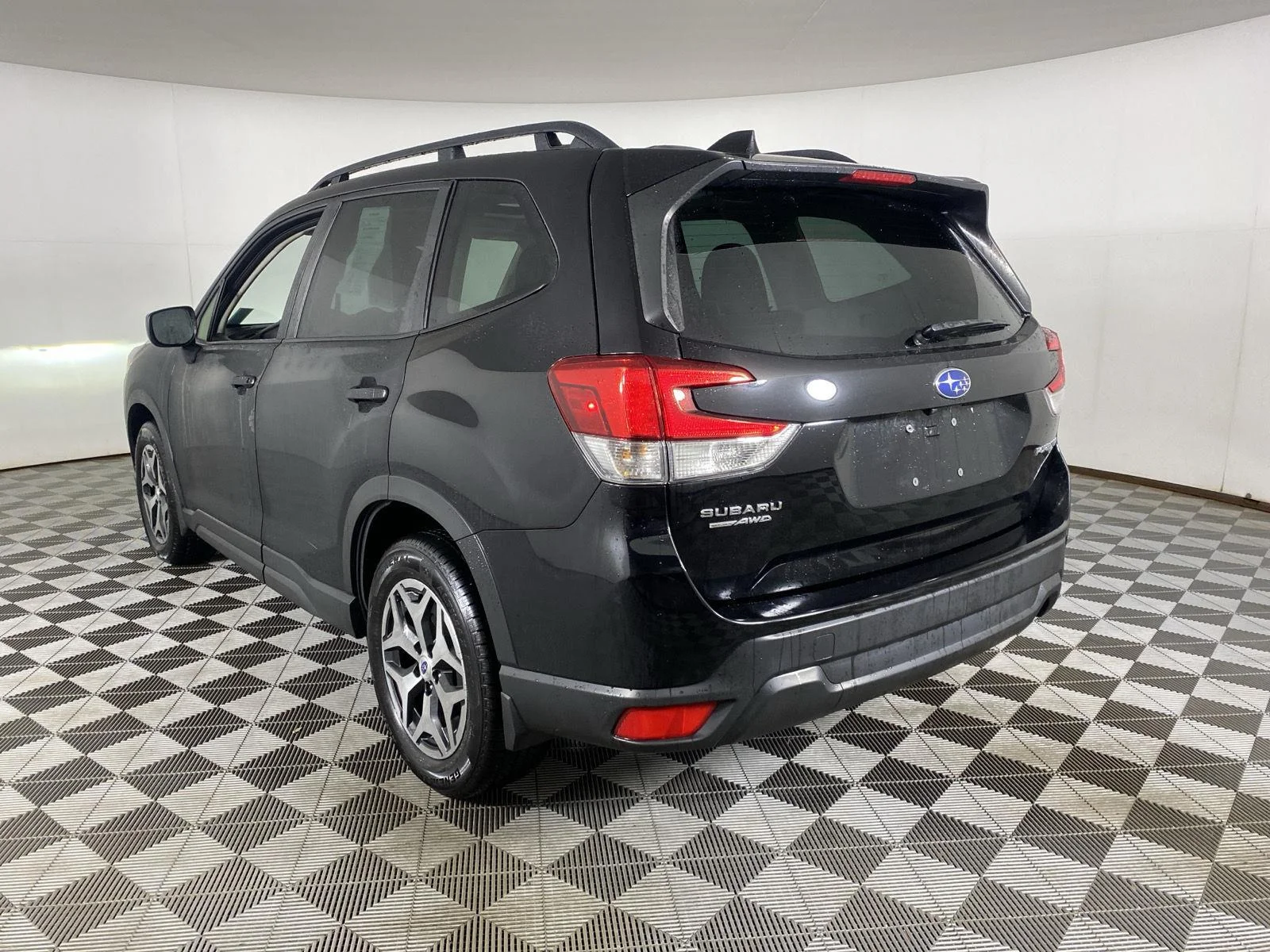 Used 2023  Subaru Premium image 5