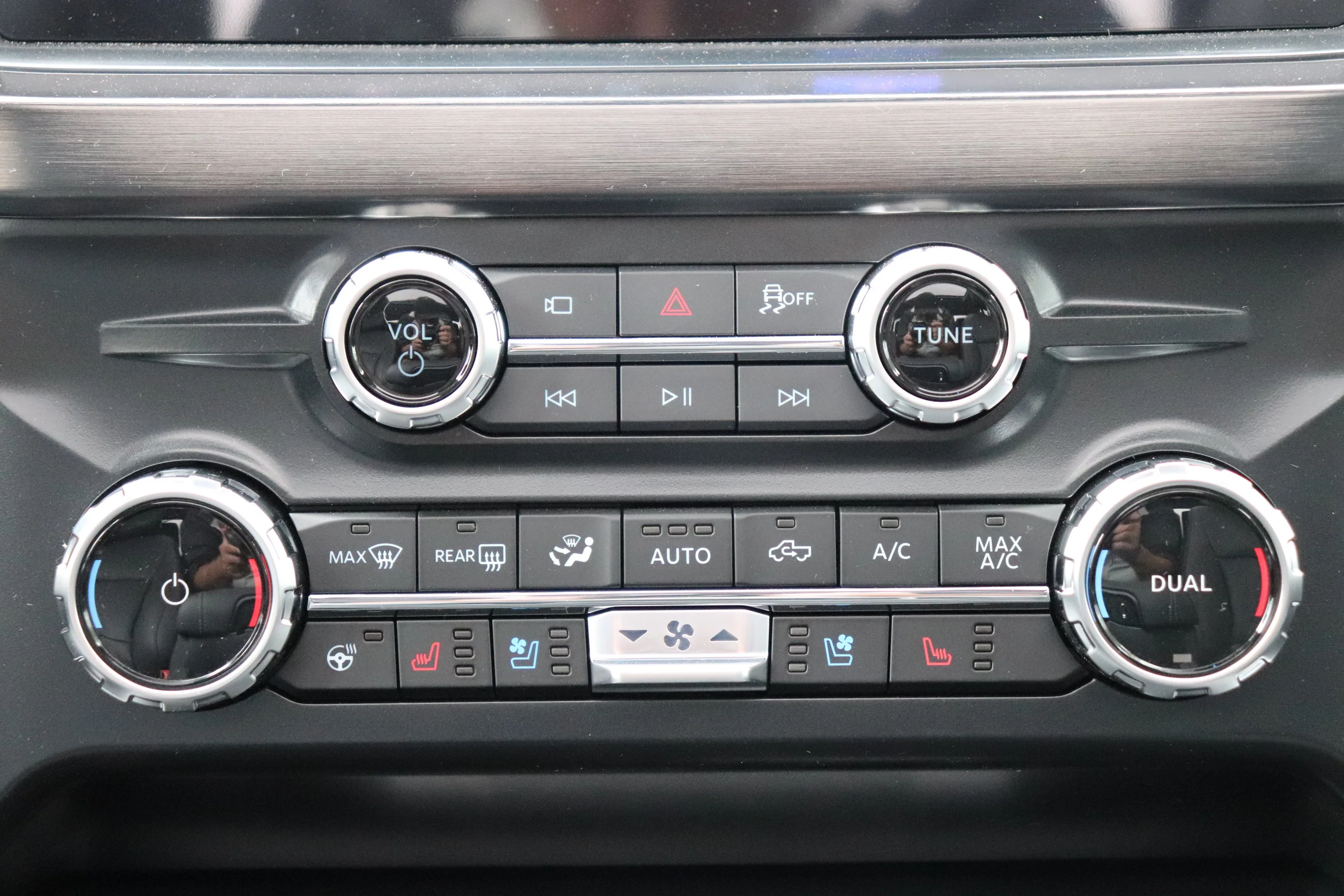 New 2026 STAR WHITE METALLIC Ford LARIAT image 16