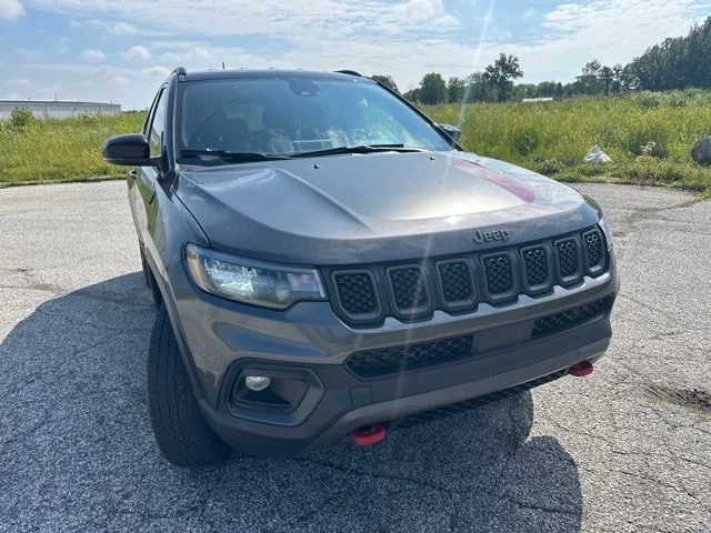 Used 2024  Jeep Trailhawk image 8