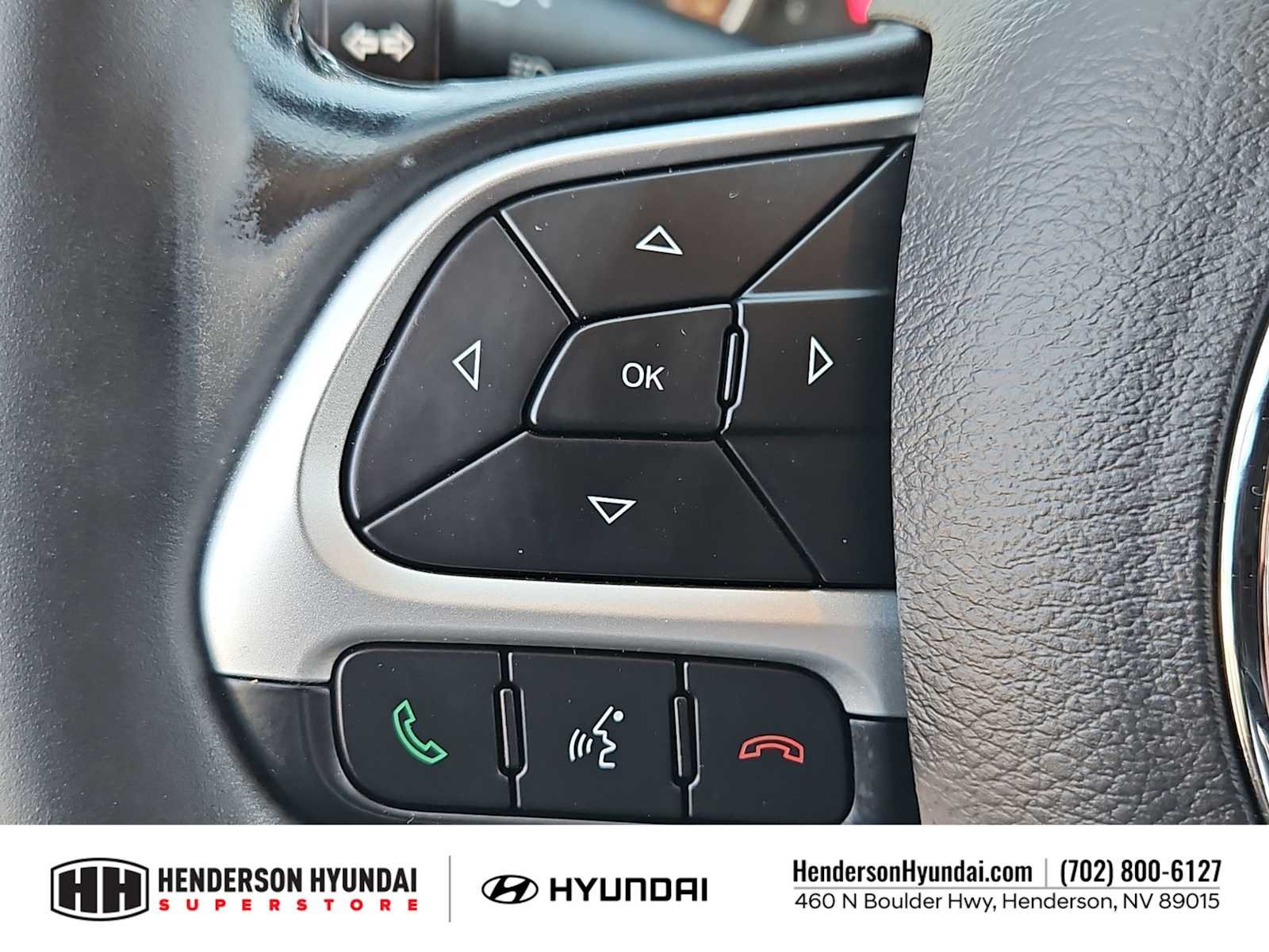 Used 2020 Laser Blue Pearlcoat Jeep Latitude image 23