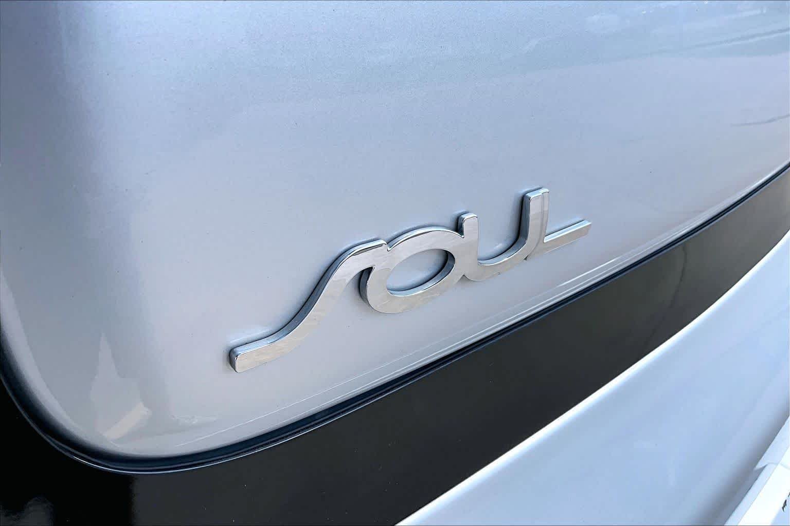 Used 2017 Bright Silver Kia Base image 30