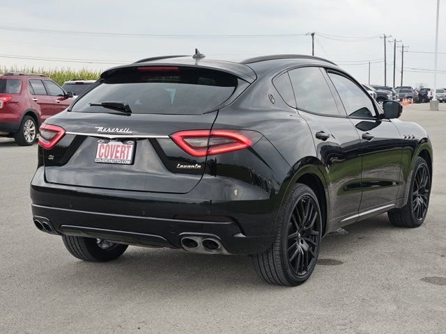 Used 2018  Maserati Base image 5