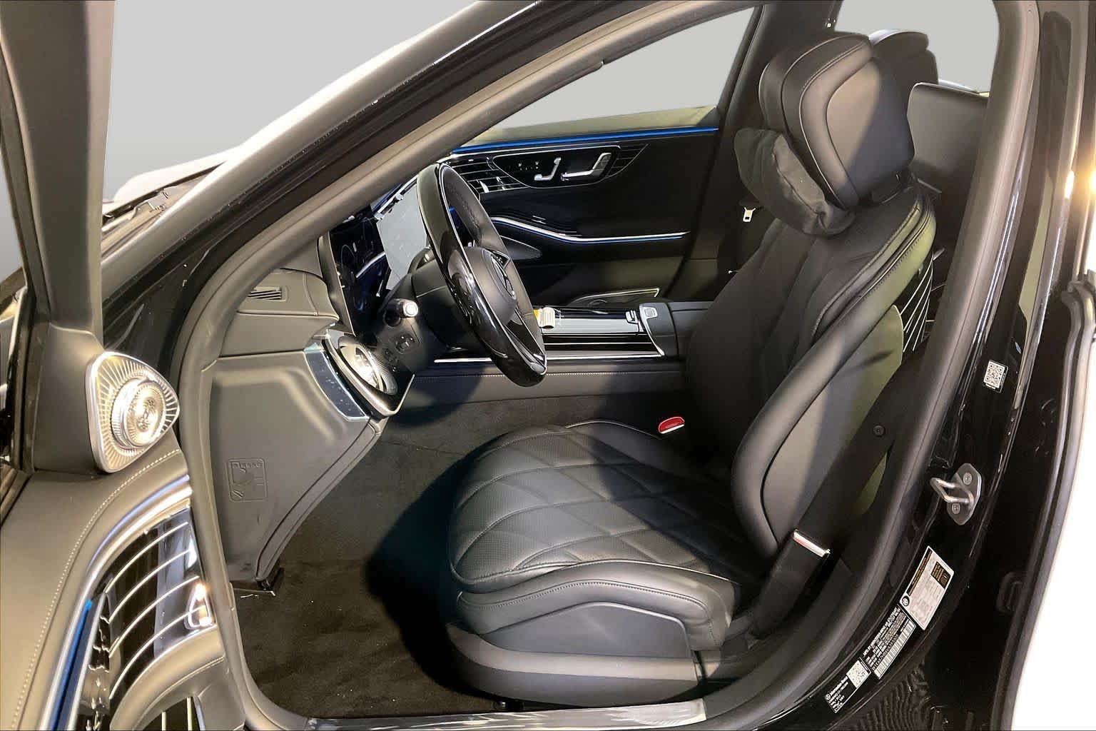 New 2027 MANUFAKTUR Moonlight White Metallic Mercedes-Benz Maybach S 580 image 13