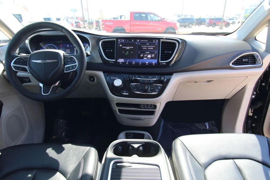 Used 2024 Black Chrysler Touring L image 38