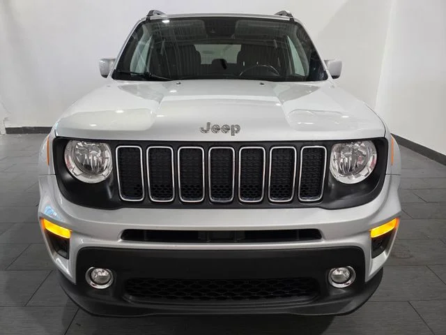 Used 2021 Silver Jeep Latitude image 8