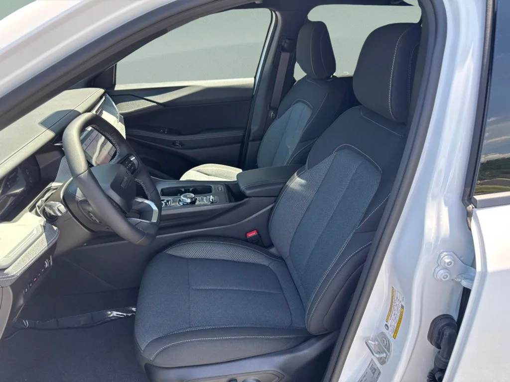New 2026 Bright White Clearcoat Jeep Laredo image 10