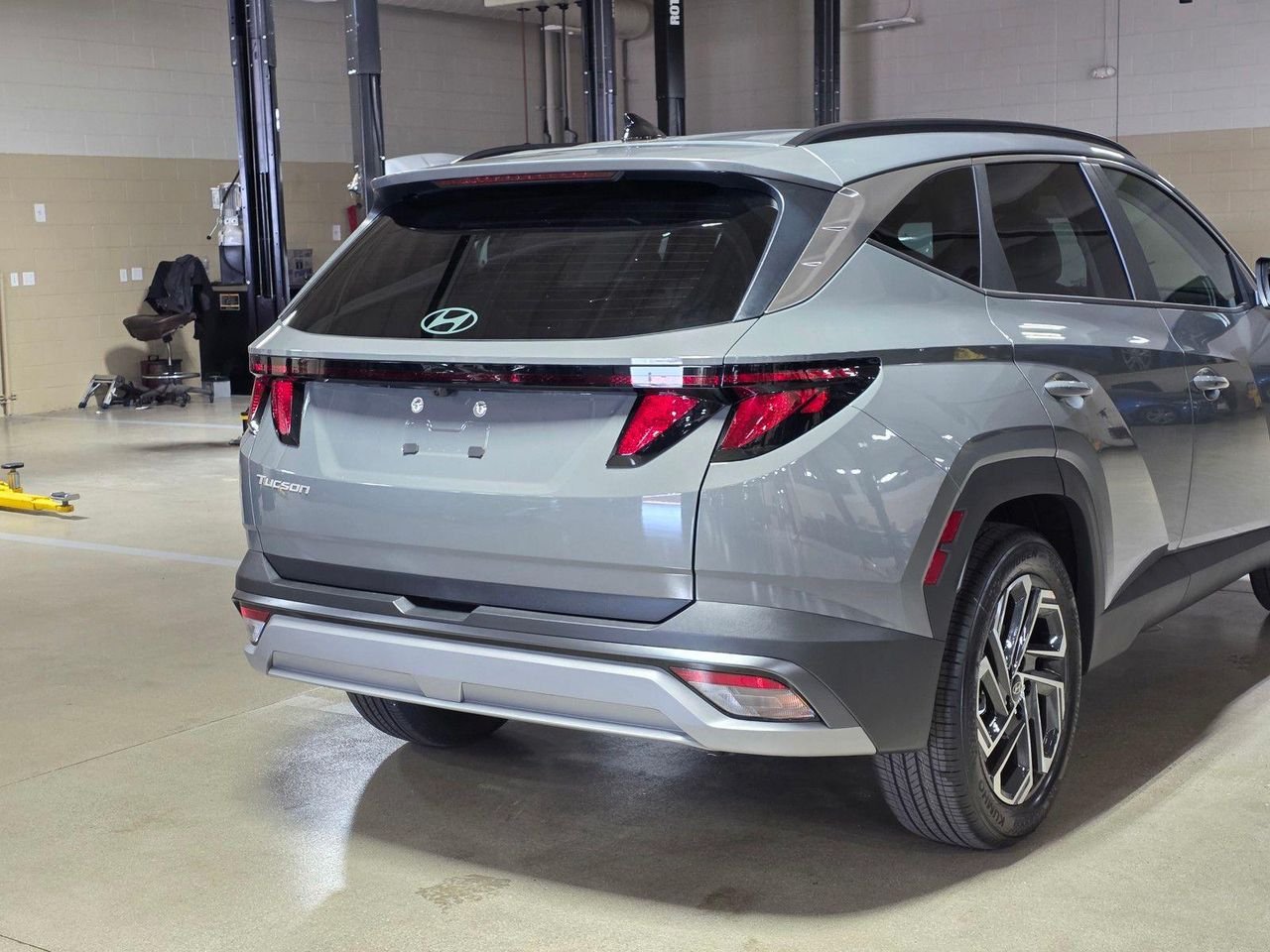 New 2026 Hampton Gray Hyundai SEL Plus FWD image 11