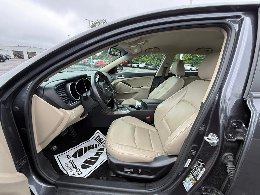Used 2015 Gray Kia EX image 11