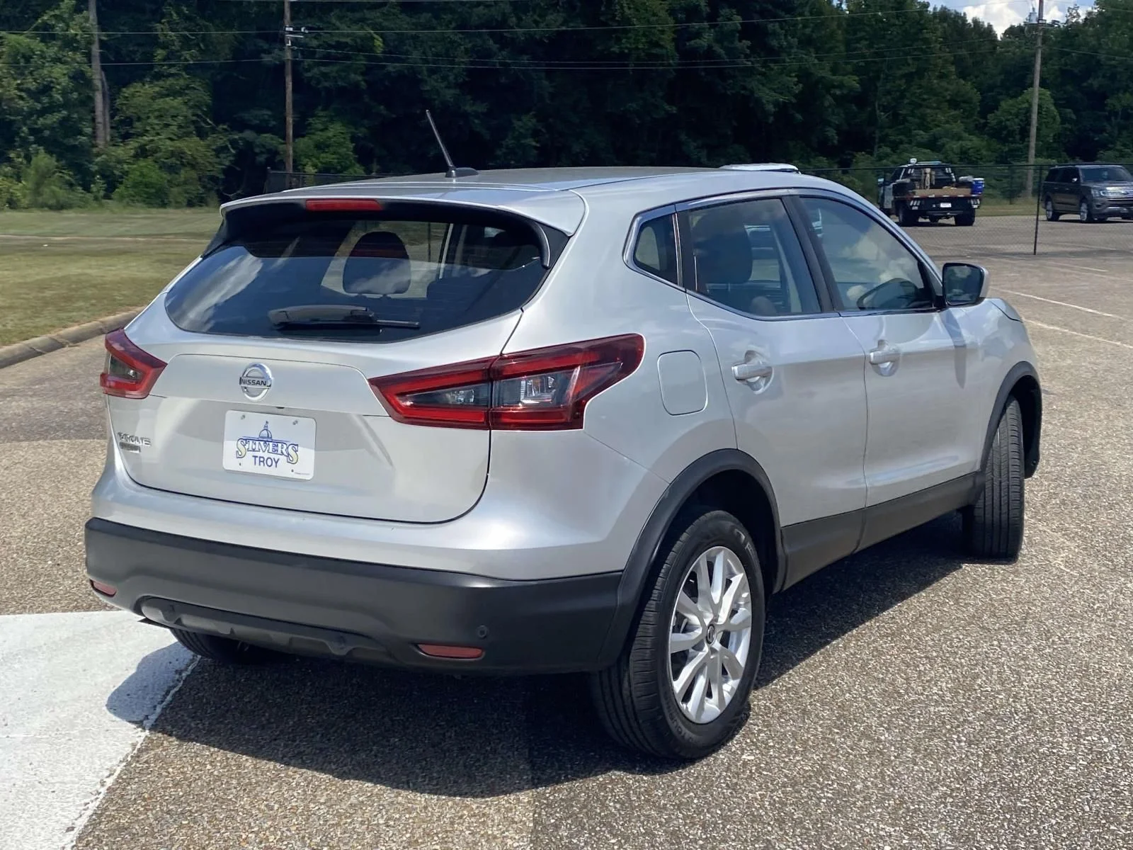 Used 2021 Silver Nissan S image 7