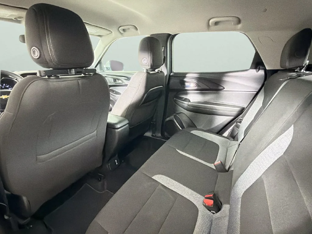 Used 2021 SUMMIT WHITE Chevrolet LT image 28