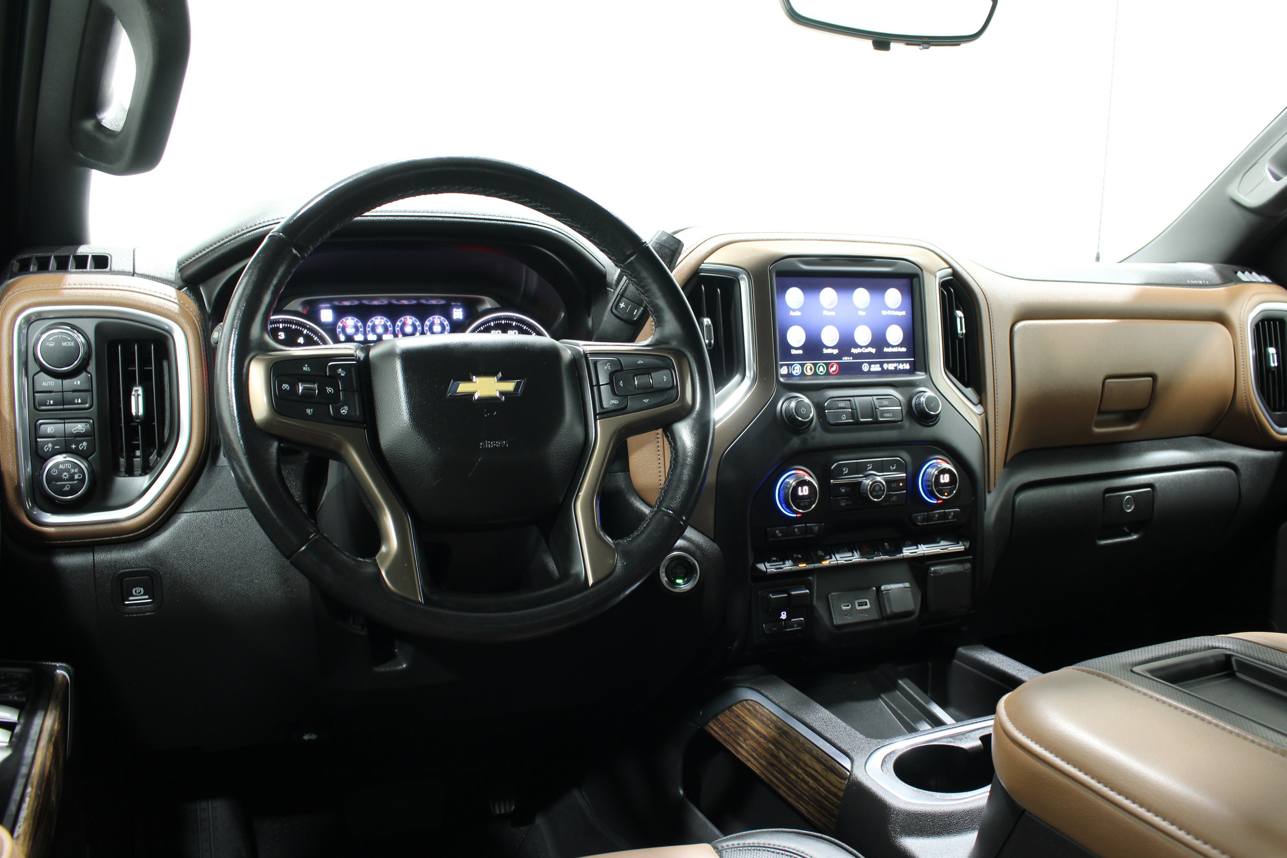 Used 2020 Iridescent Pearl Tricoat Chevrolet High Country image 2