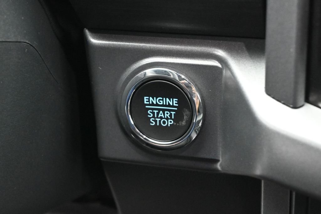 New 2026 Agate Black Metallic Ford XLT image 13