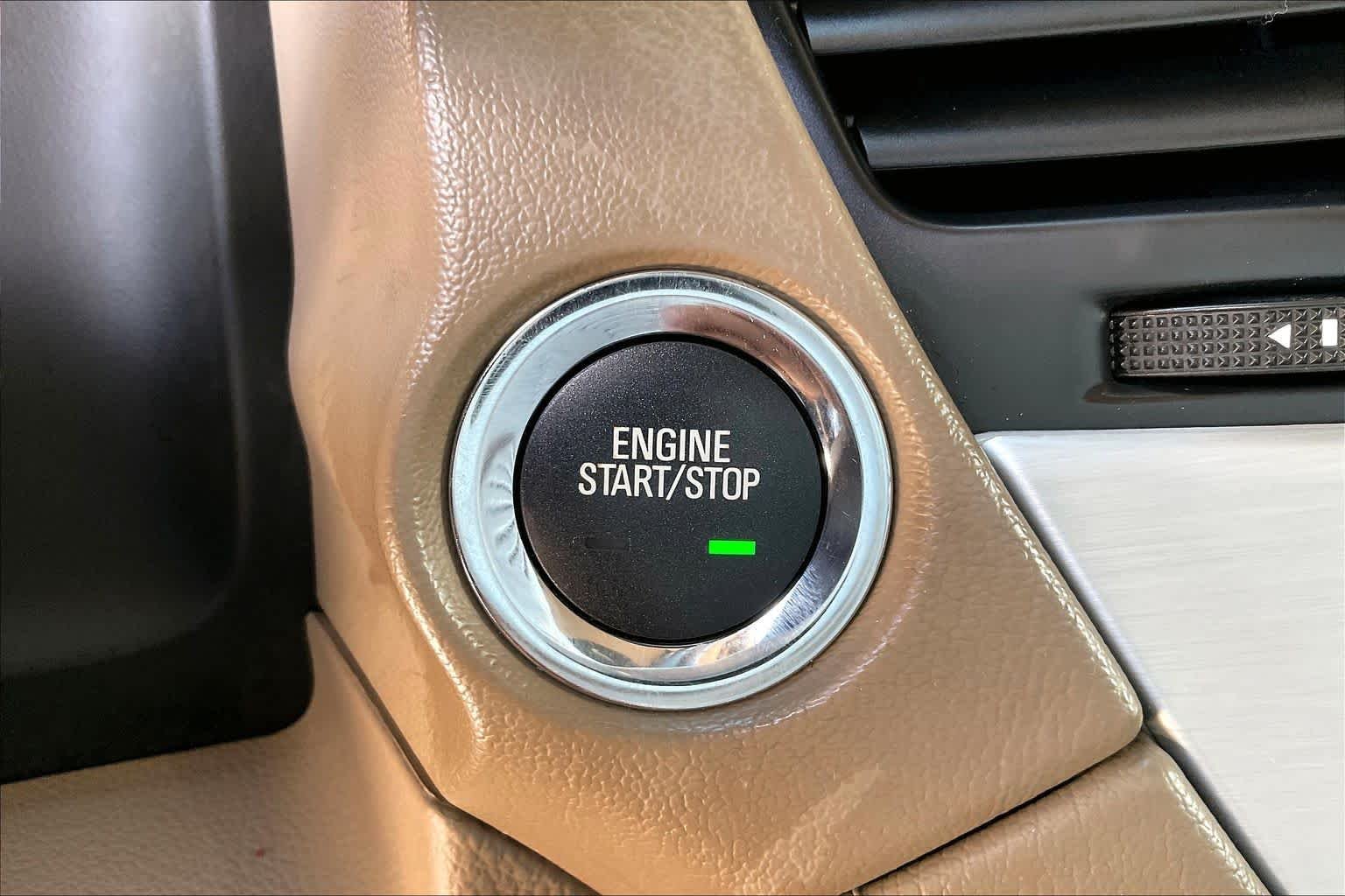 Used 2018 Iridium Metallic GMC SLT image 33