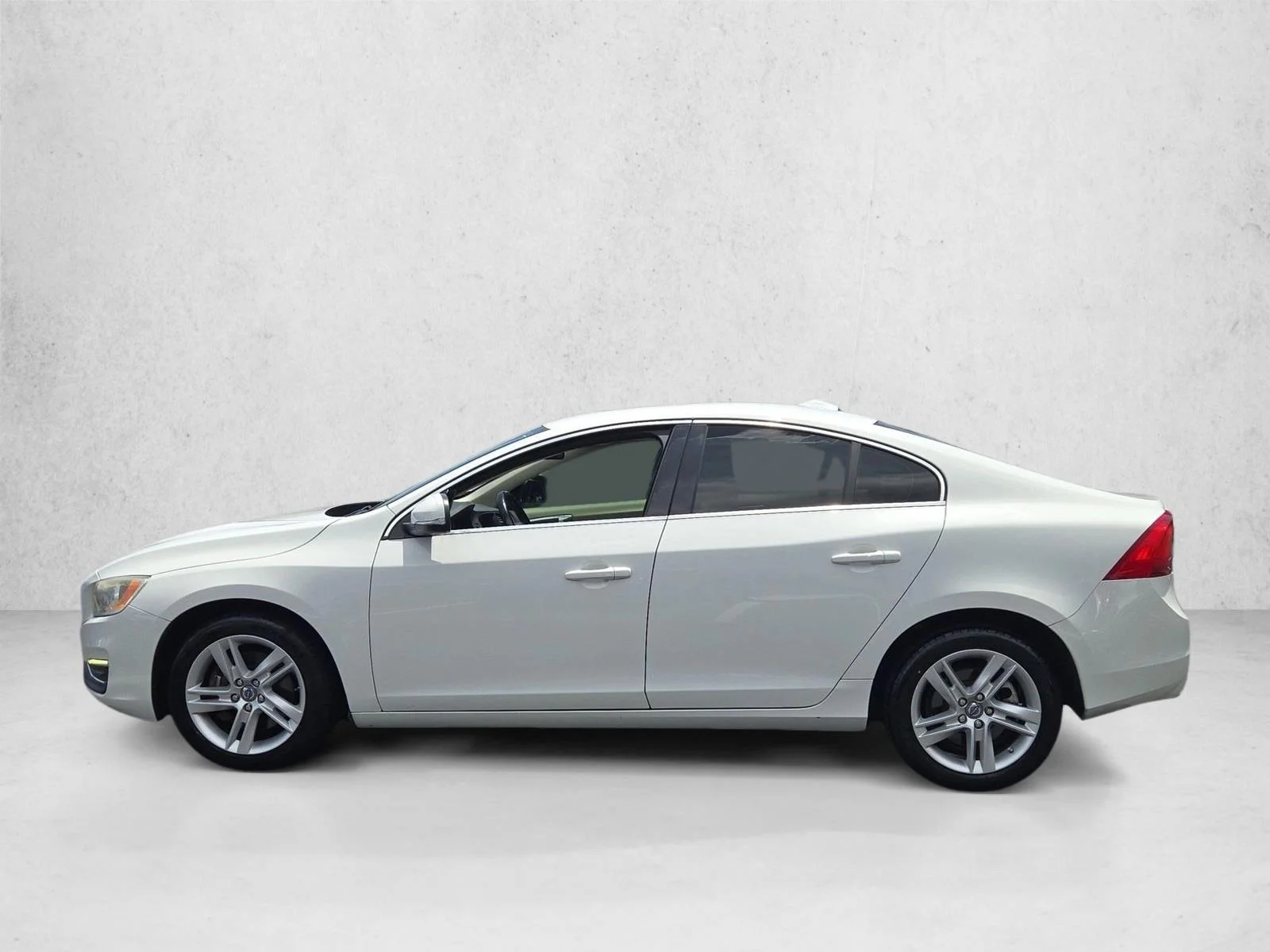 Used 2014 Ice White Volvo T5 Premier image 9