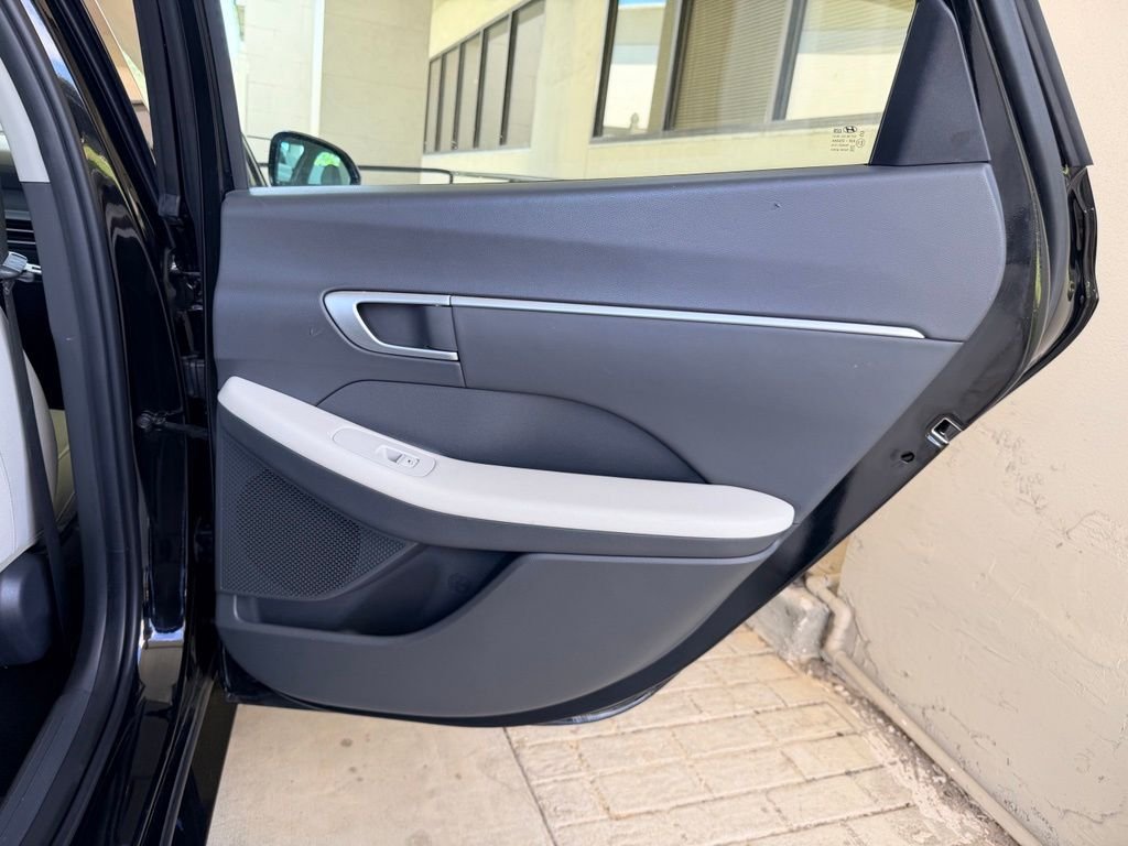 Used 2025 Black Hyundai SEL image 32