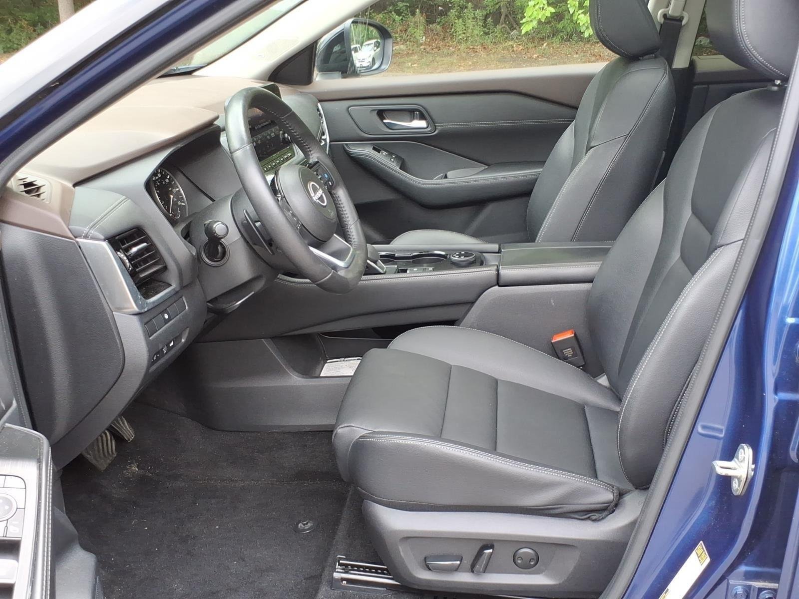 Used 2023 Caspian Blue Metallic/Super Black Nissan SL image 16