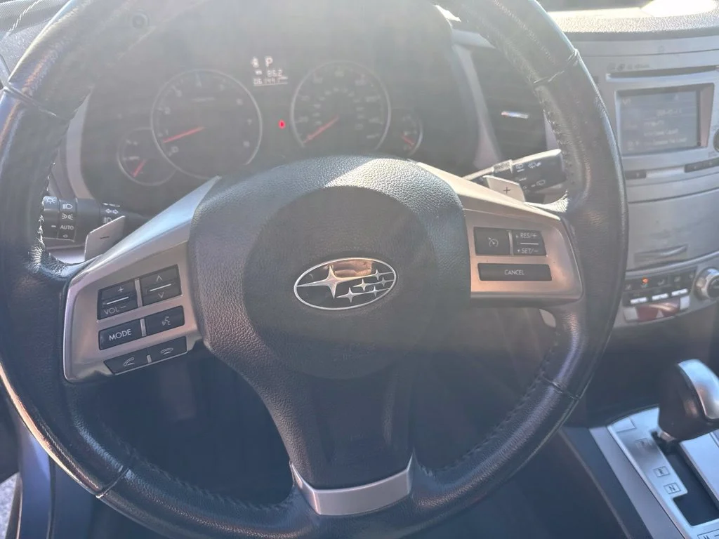 Used 2014 Gray Subaru 2.5i Premium image 16