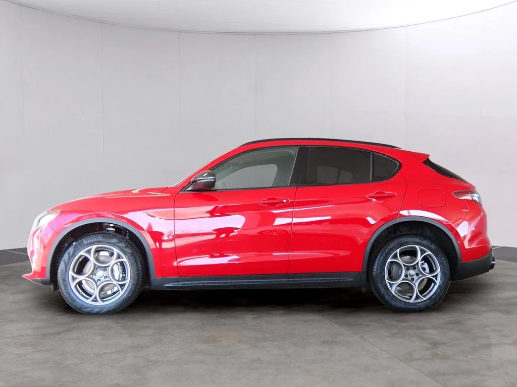 New 2025 Alfa Rosso (Red) Exterior Paint Alfa Romeo Base image 4
