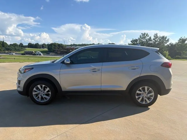 Used 2020 Silver Hyundai SE image 6