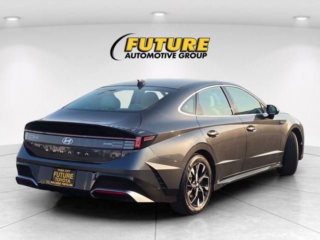 Used 2025 Gray Hyundai SEL image 4