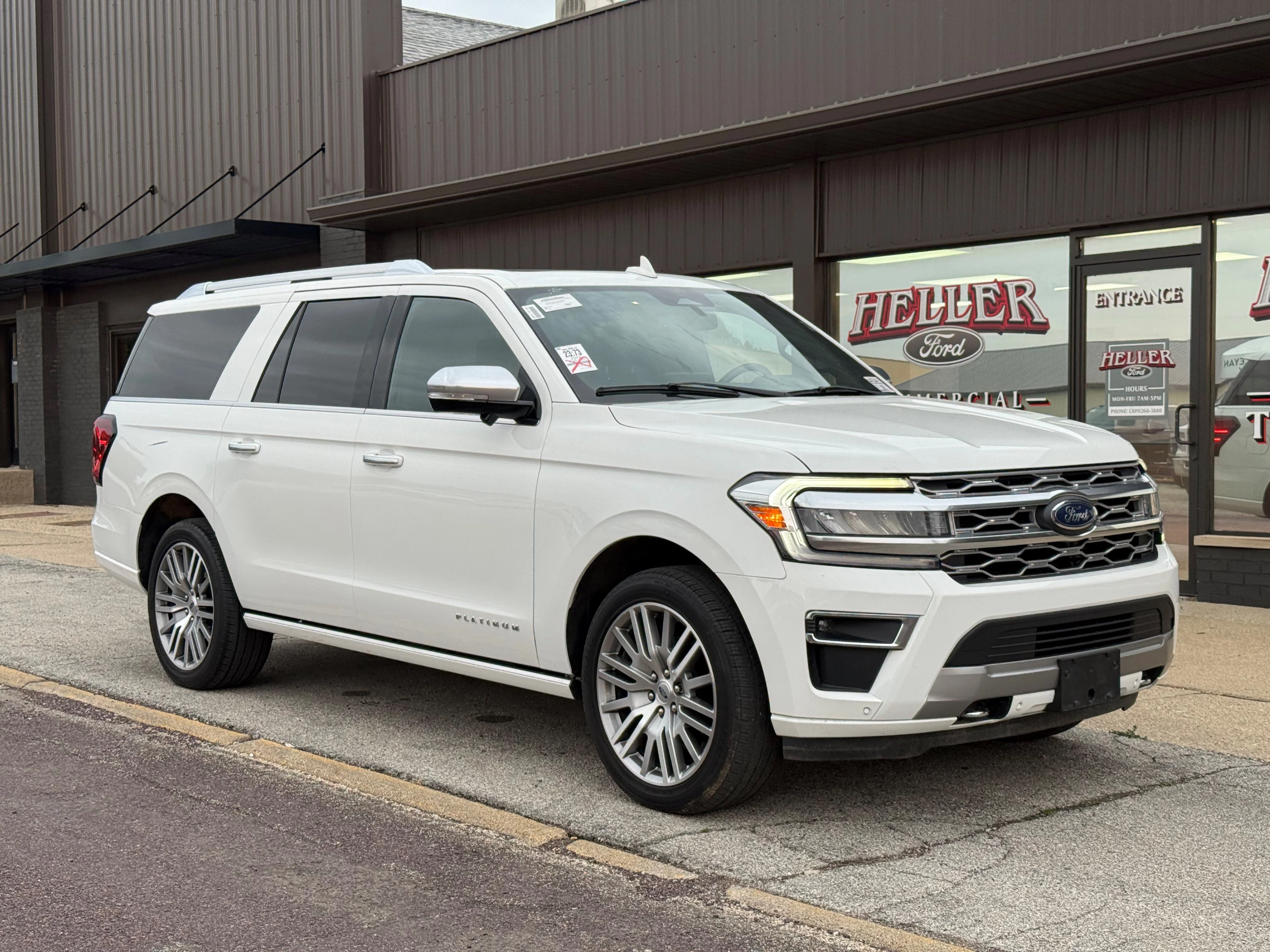 Used 2022 White Metallic Ford Platinum image 3