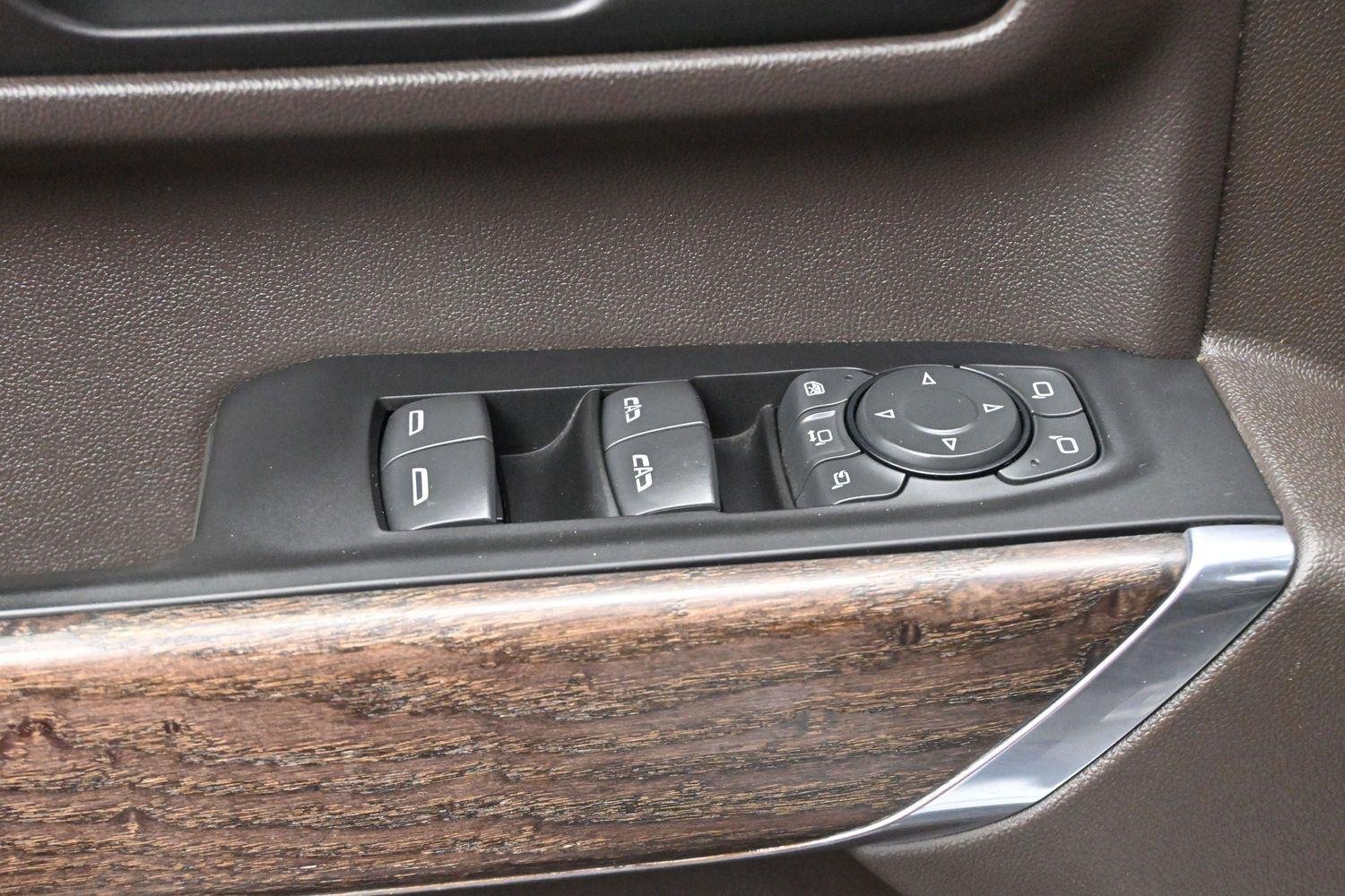 Used 2022 White Frost Tricoat GMC Denali image 20