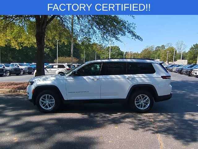 Used 2024 White Jeep Laredo image 2
