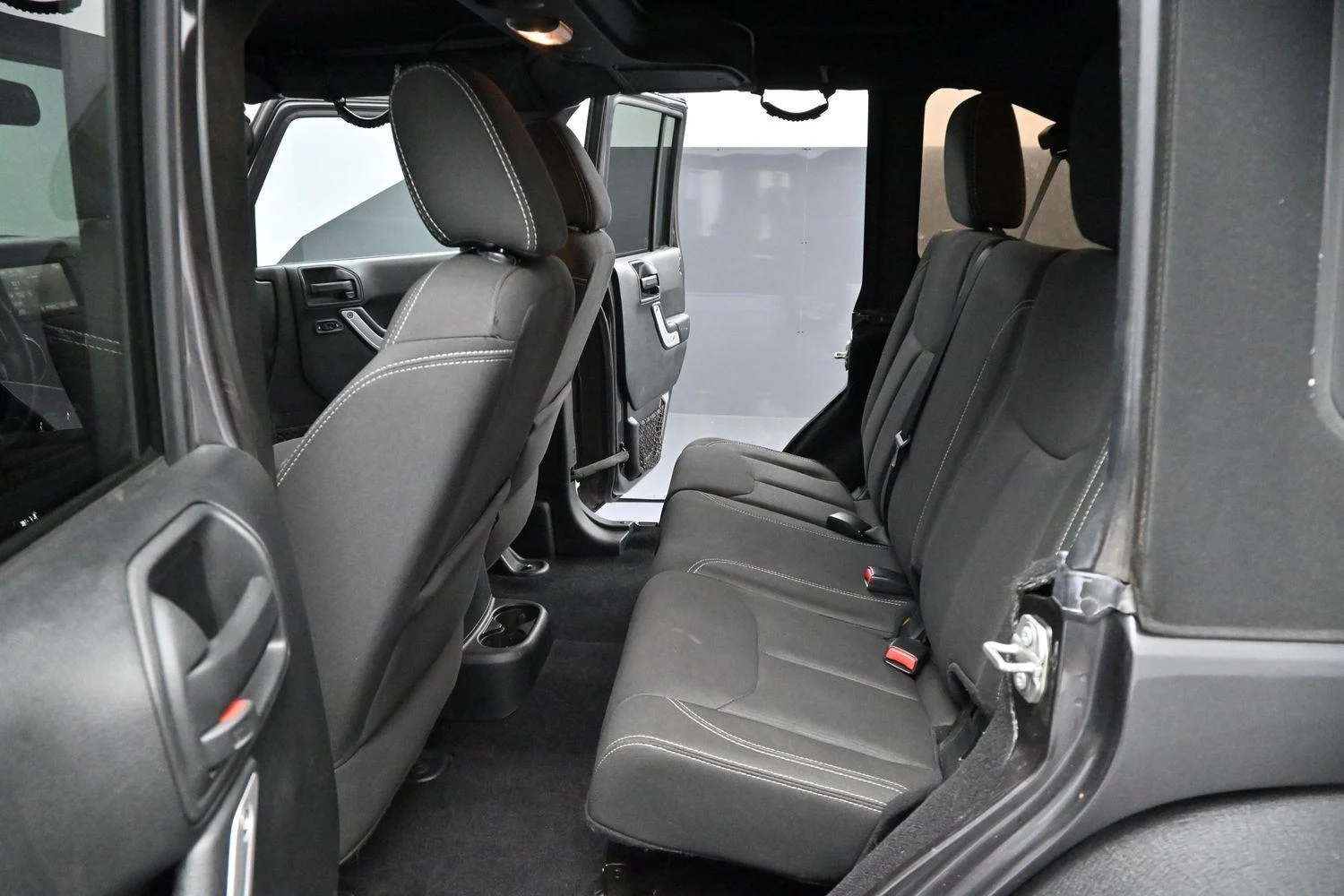 Used 2017 Granite Crystal Metallic Clearcoat Jeep Rubicon image 26