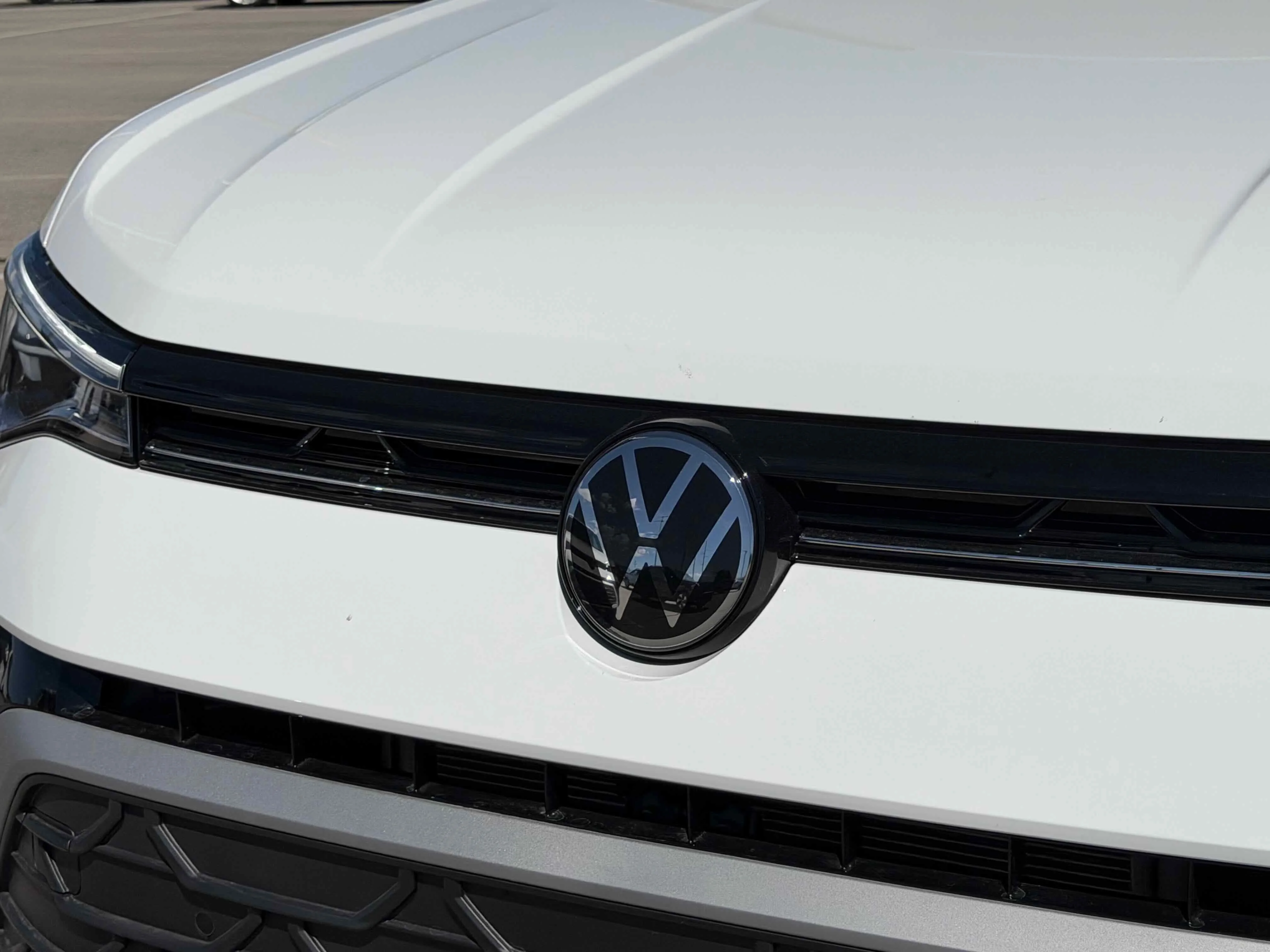 New 2026 Pure White Volkswagen SE image 11