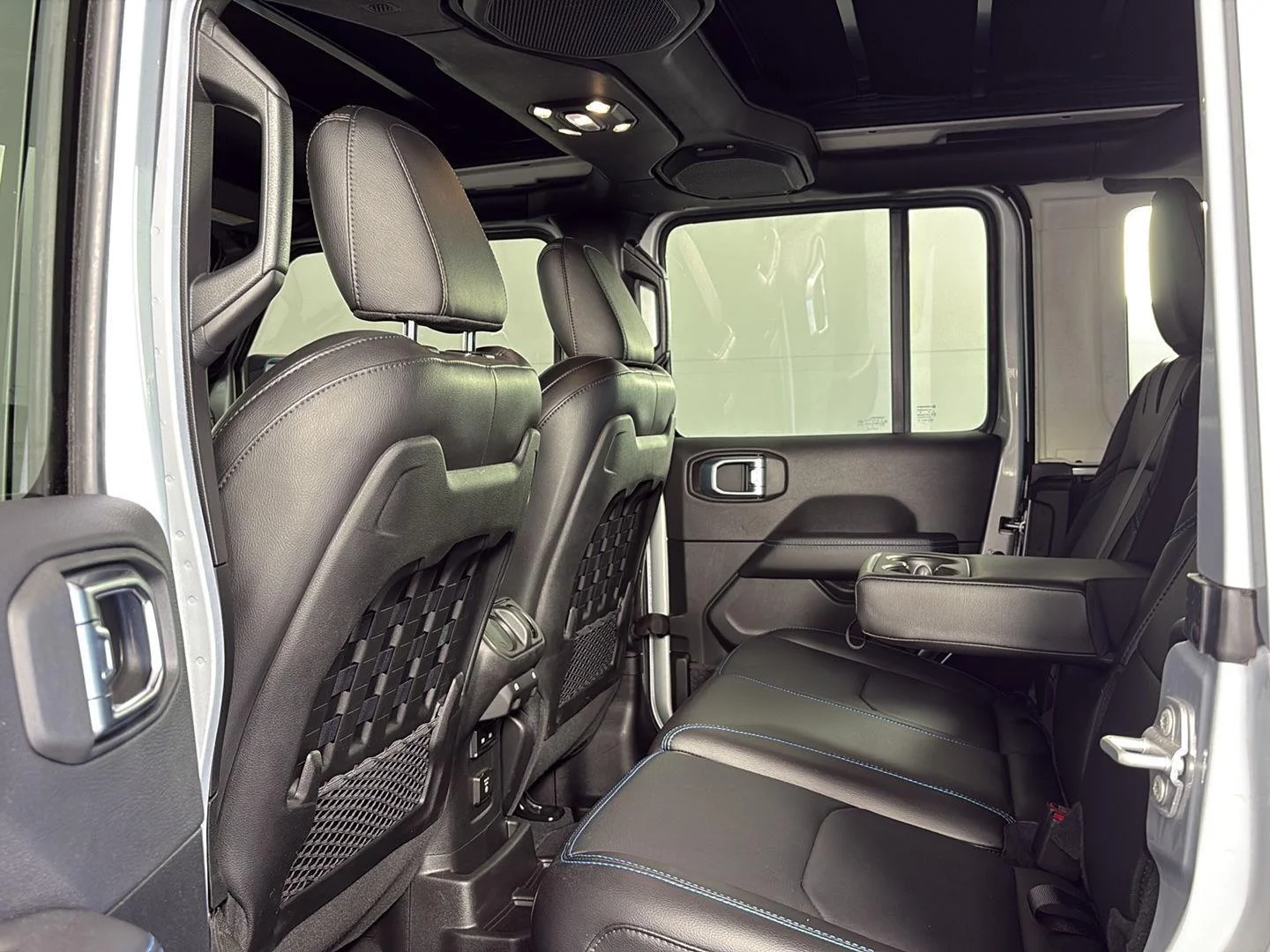 Used 2023 Silver Zynith Clearcoat Jeep Rubicon image 23