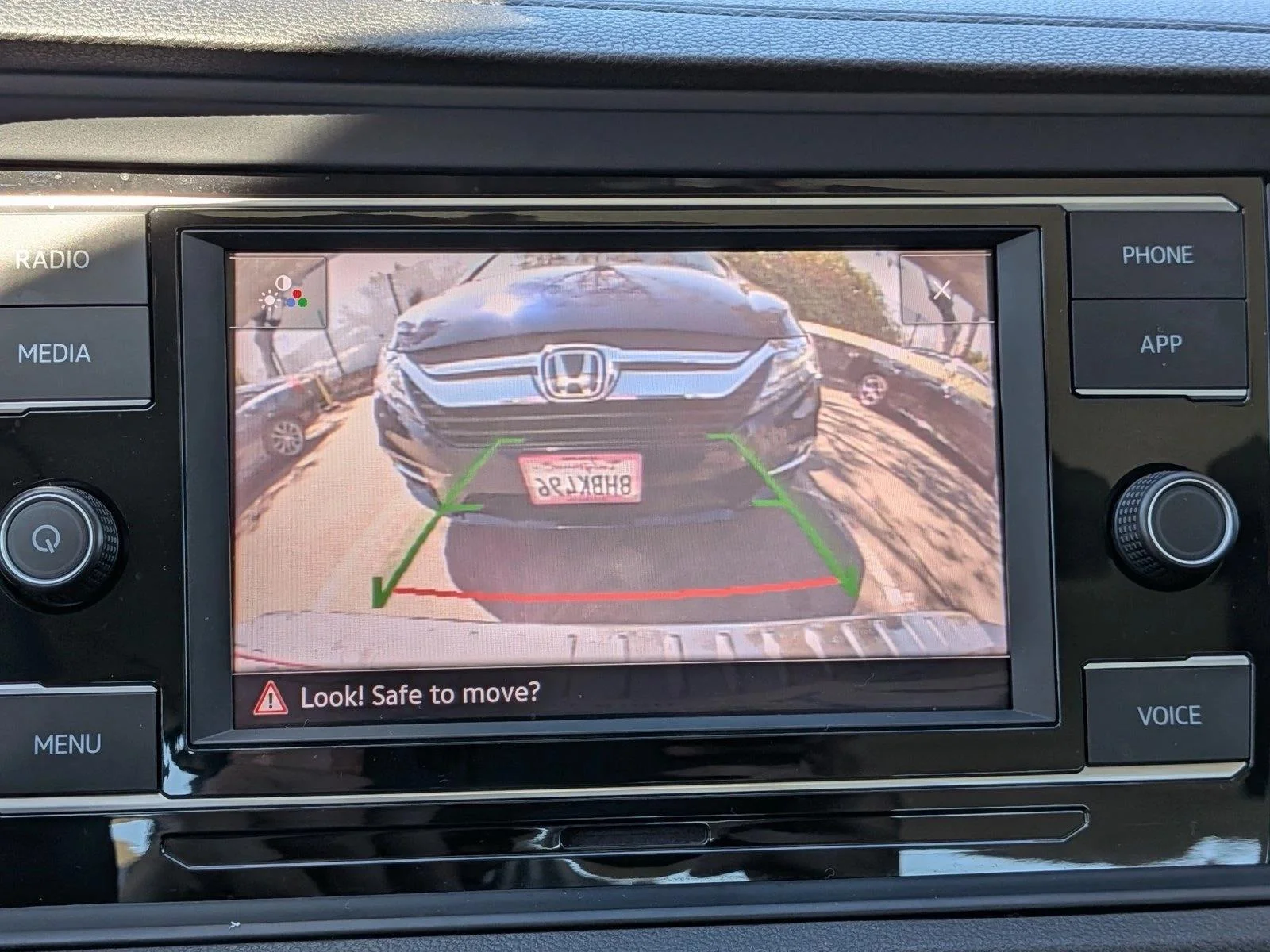 Used 2024 Silver/Gray Volkswagen SE image 13