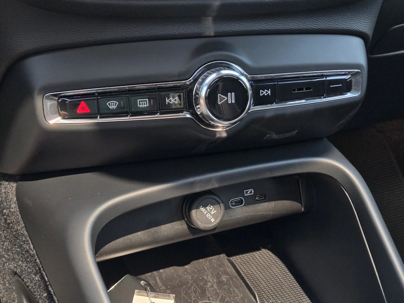 Used 2023 Thunder Gray Metallic Volvo Plus image 23