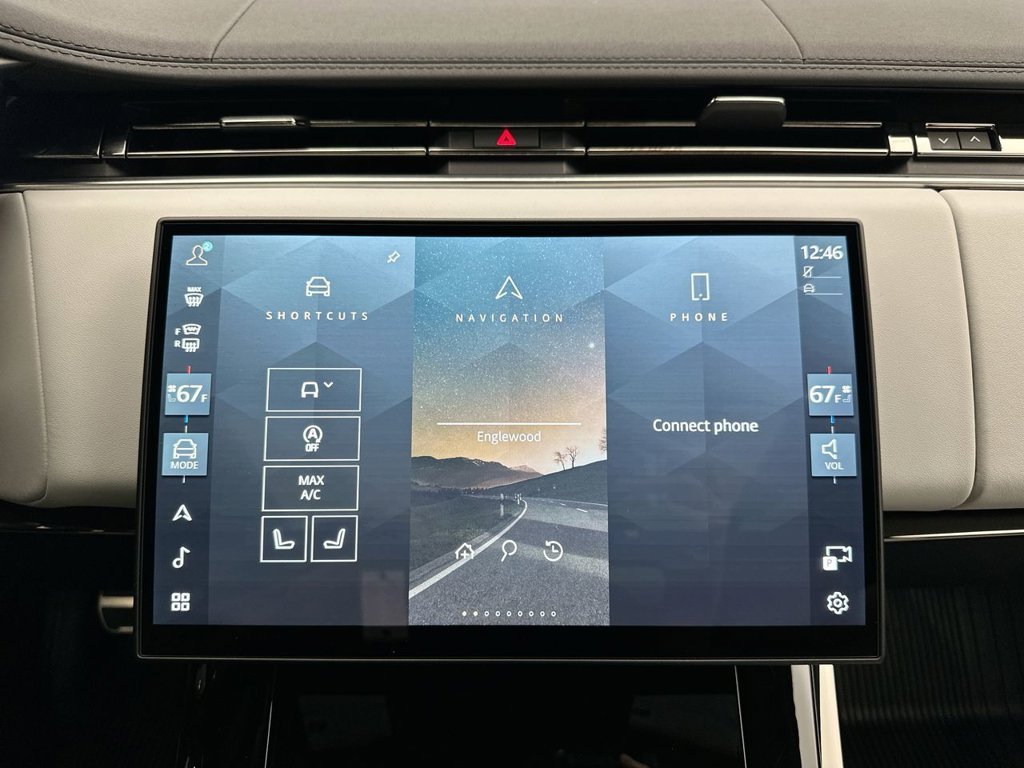 Used 2025  Land Rover Dynamic SE image 26