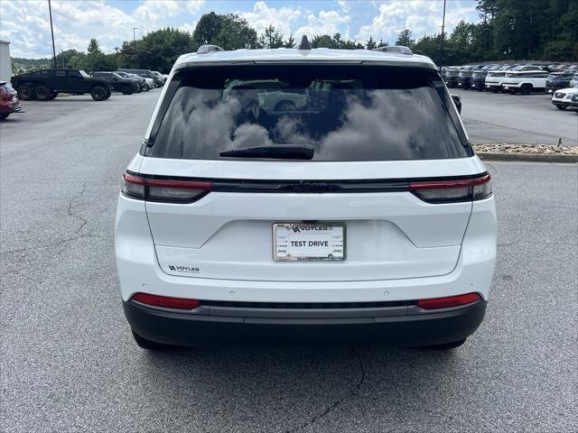 New 2026 Bright White Clear-Coat Exterior Paint Jeep Laredo image 33