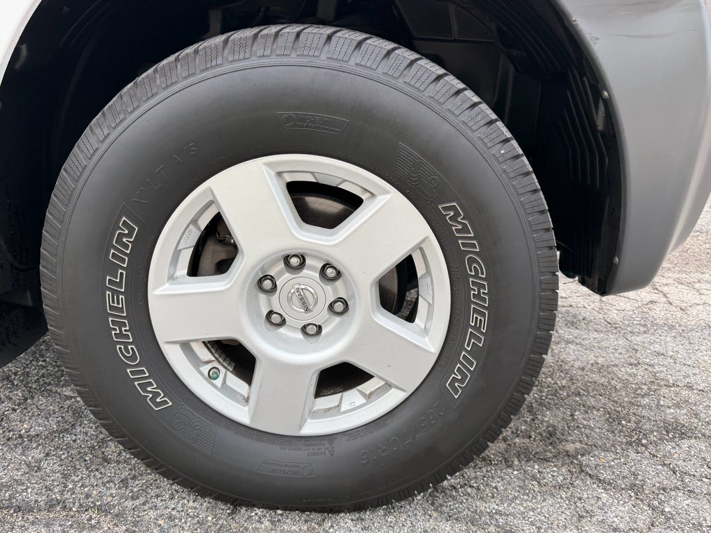 Used 2007 Avalanche Nissan S image 9