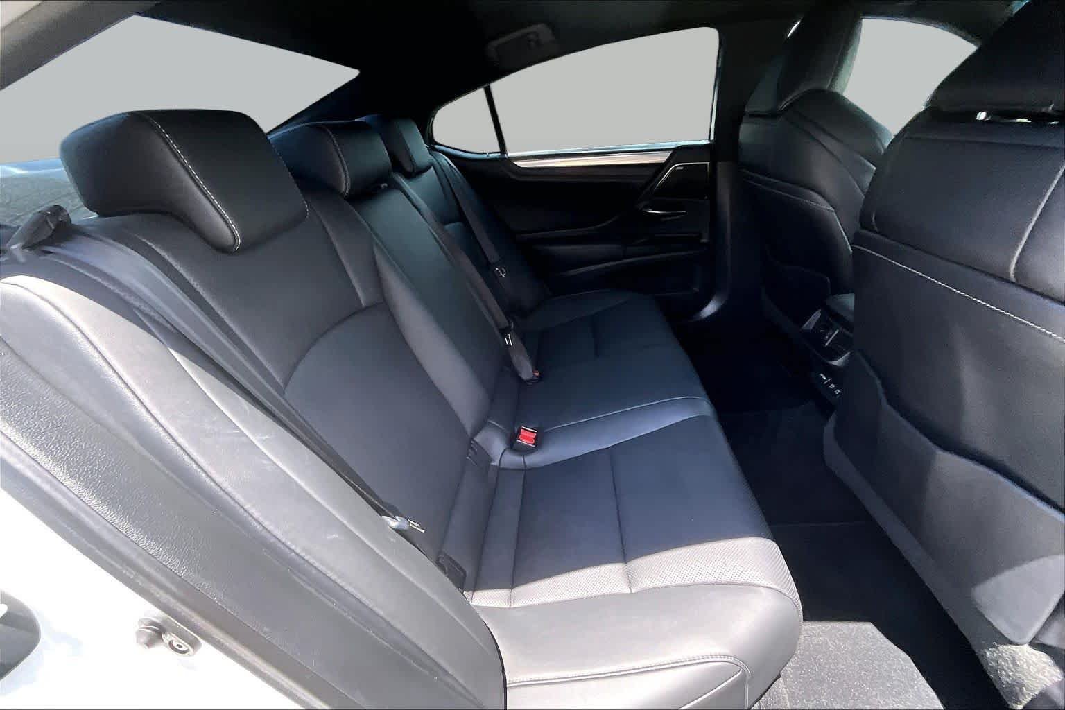Used 2019 Ultra White Lexus F SPORT image 20