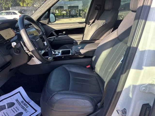 Used 2023  Land Rover SE image 9
