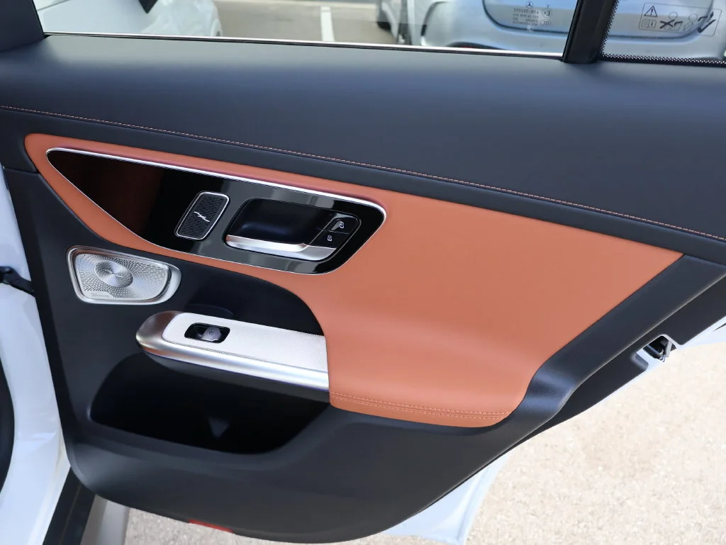 New 2027 White Mercedes-Benz GLC 300 image 14