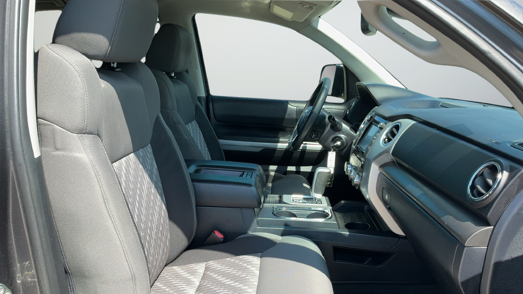 Used 2018 Gray Toyota SR5 image 21