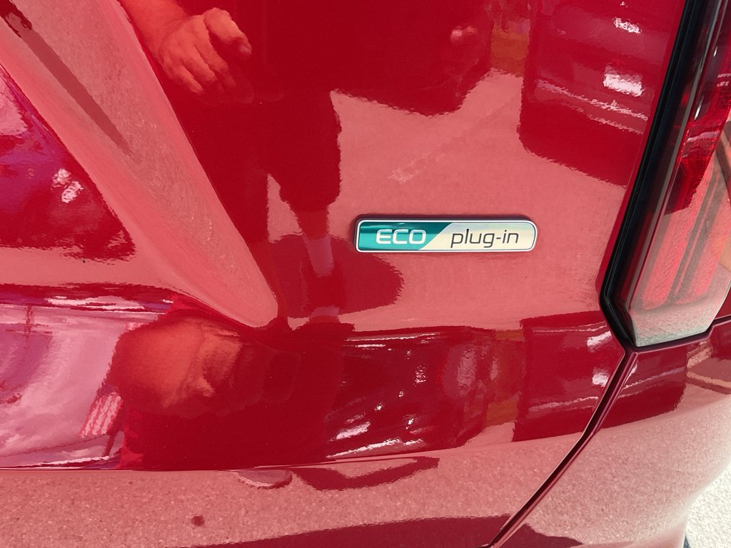 Used 2022 Runway Red Kia SX image 9