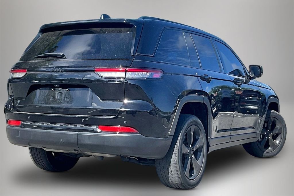 Used 2022 Black Jeep Altitude image 5
