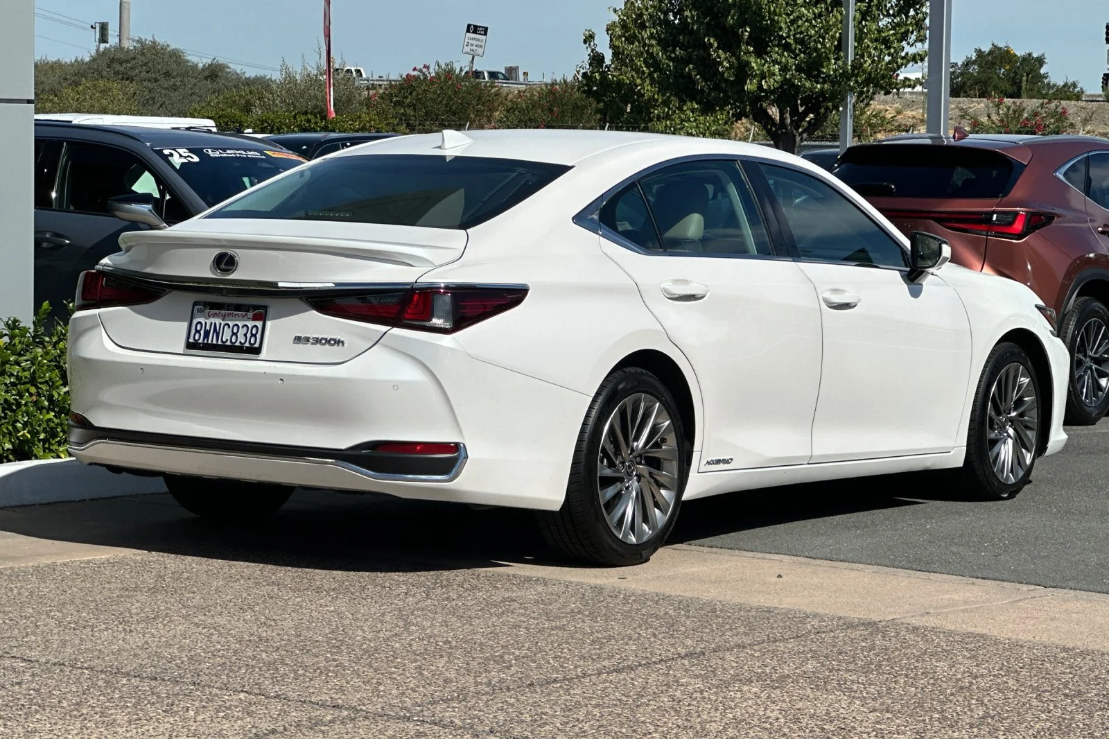 Used 2021 White Pearl Lexus 300h Luxury image 4