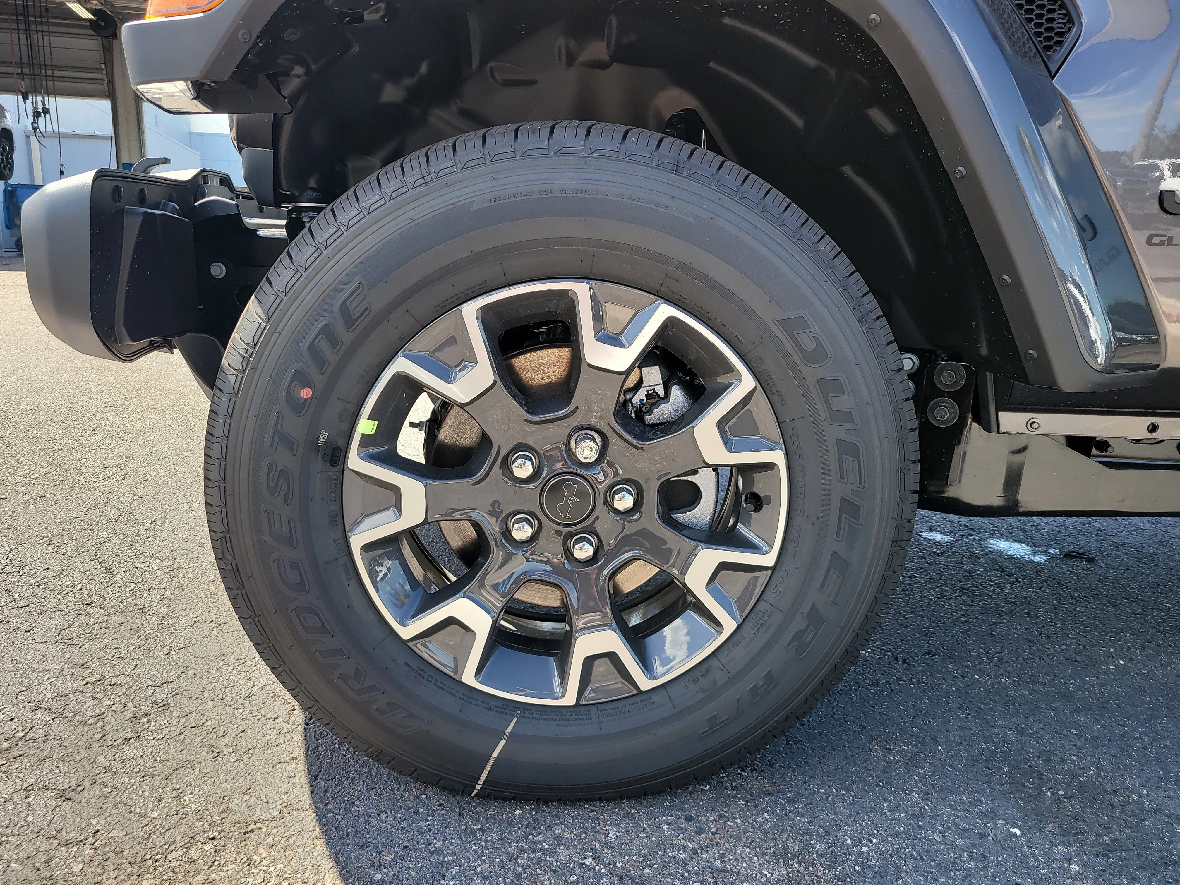 New 2026 Granite Crystal Metallic Clearcoat Jeep Sahara image 10