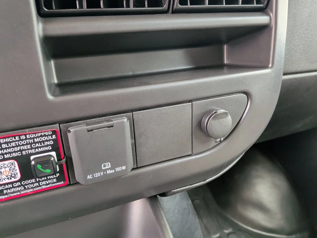 2025 Chevrolet Express Cargo Work Van - Photo 25